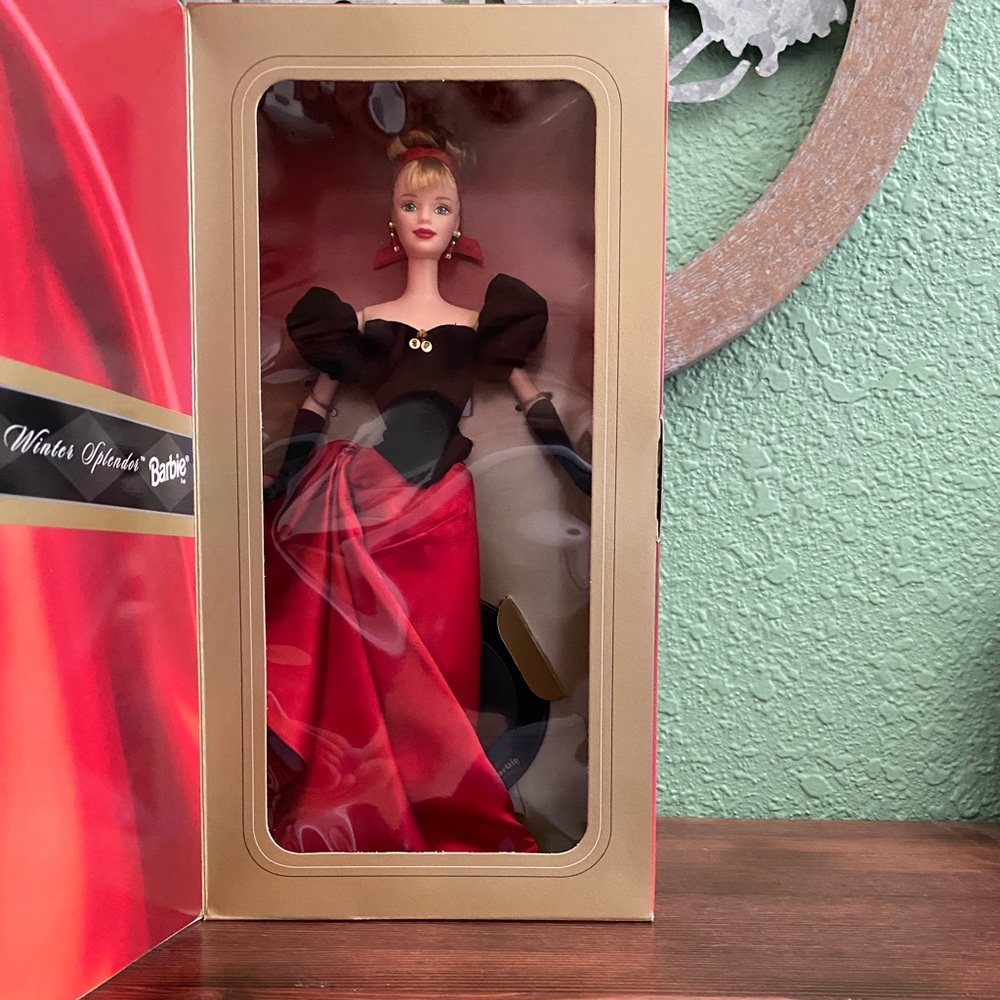 Avon Winter Splendor Barbie, 1998
